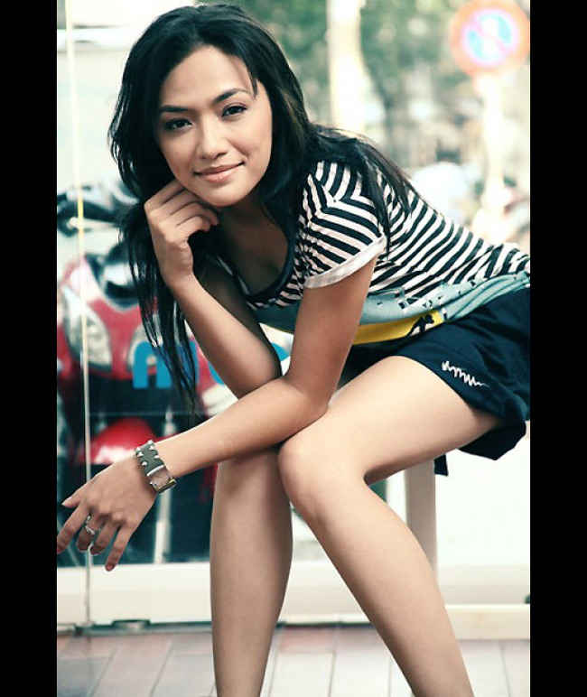 Tinna Tình là một nữ ca sỹ người Séc gốc Việt.